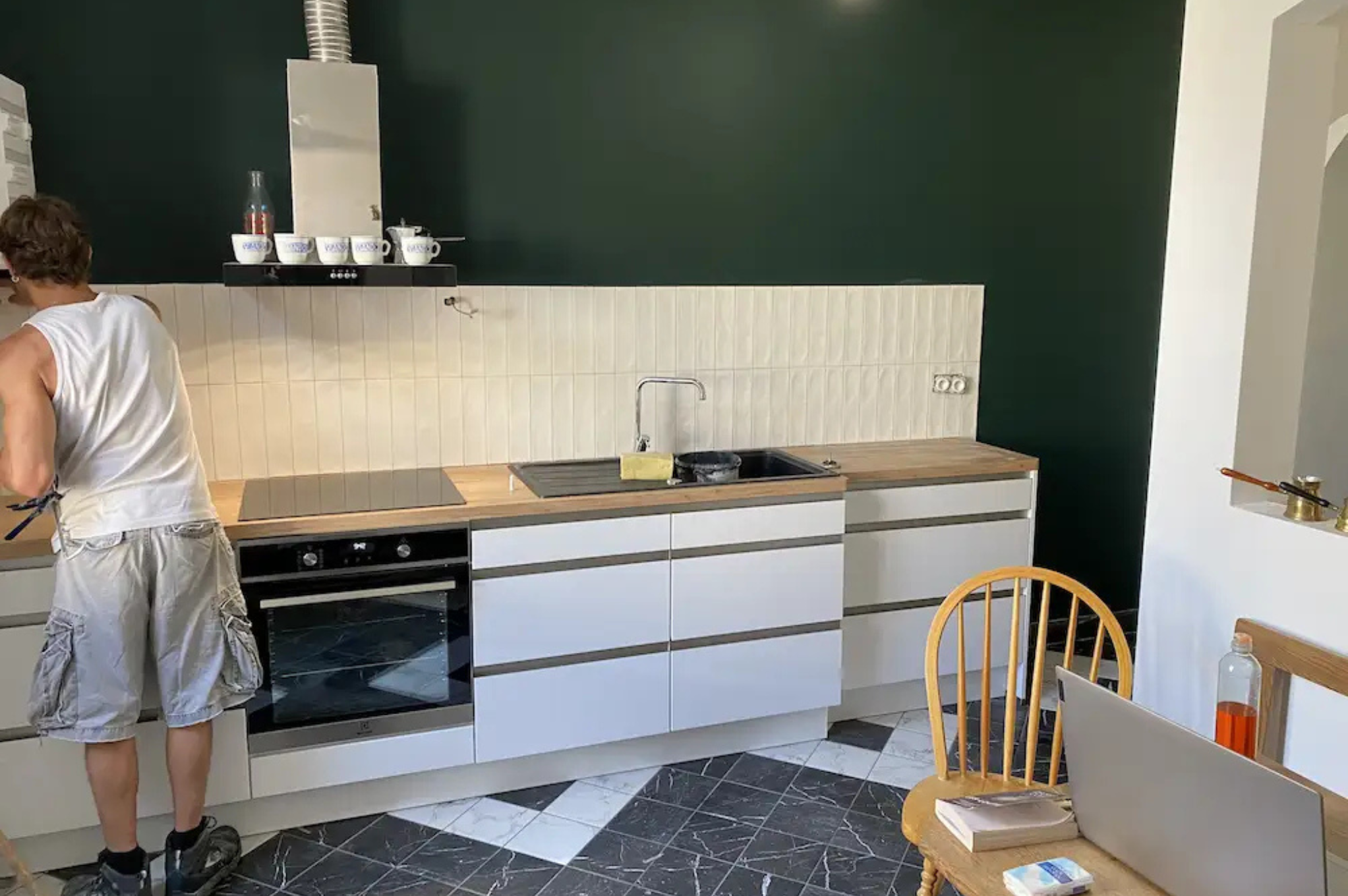 Plâtrerie peinture, carrelage année 30, faïence metro, rénovation escalier et parquet