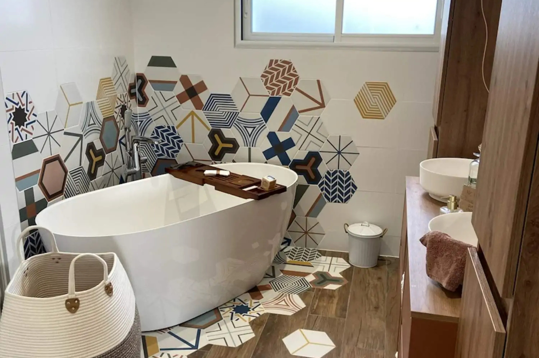 Plâtrerie peinture, plomberie, isolation intérieure, décoration, carrelage faïence, sols souples