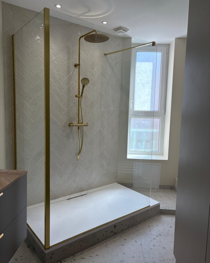 renovation intérieure roanne - pose de salle de bain sur mesure- carrelage