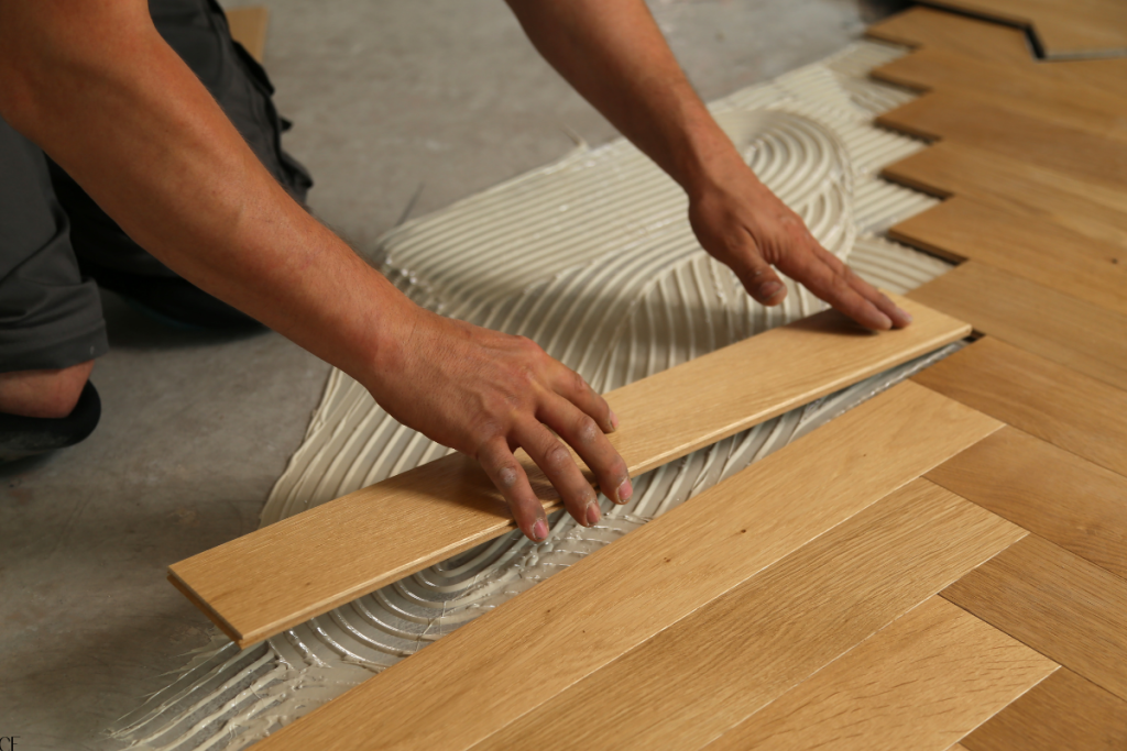 Installation de parquet à Roanne Loire 42 avec finition professionnelle – revêtement de sol esthétique et résistant pour intérieur contemporain et confortable